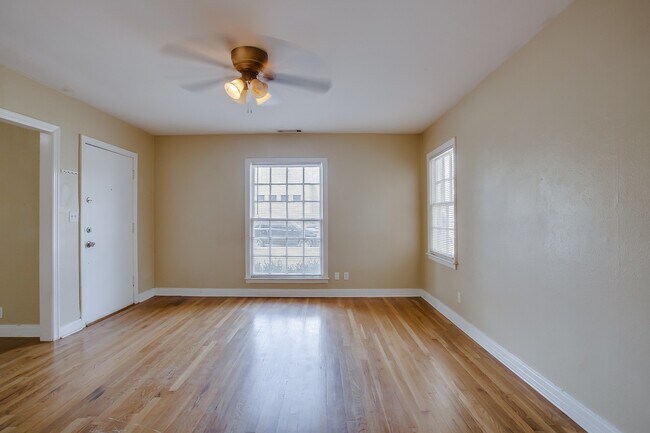 Foto del edificio - Pre-Leasing for July!