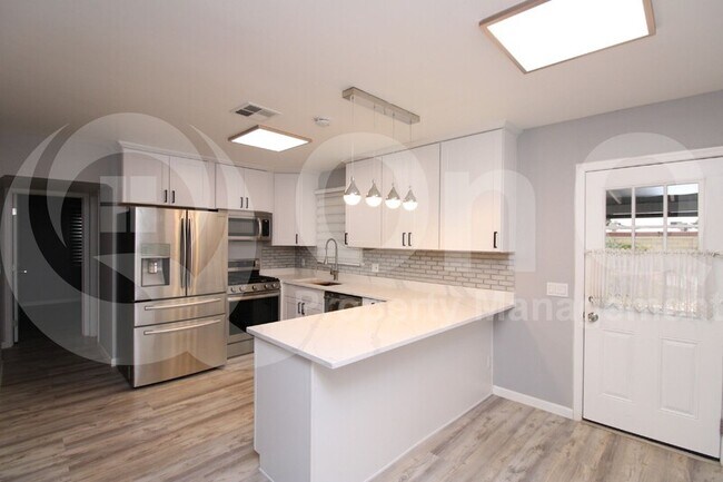 Foto del edificio - 673 N Sunland Dr