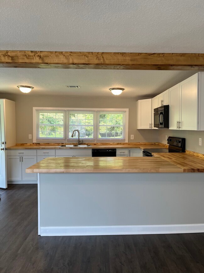 Foto del edificio - 3114 Mayfield Dr