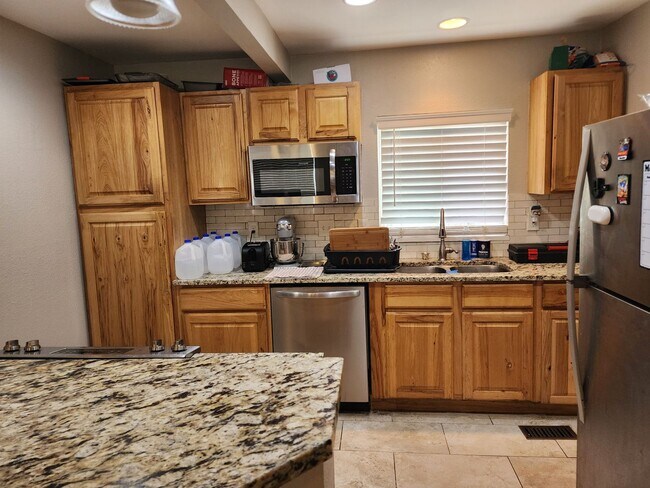 Foto del edificio - Omichs Subdivision Meticulously Updated 3-...