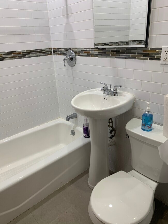 Foto del edificio - 6824 53rd Rd