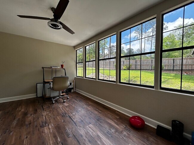 Foto del edificio - 1105 Missionwood Ln