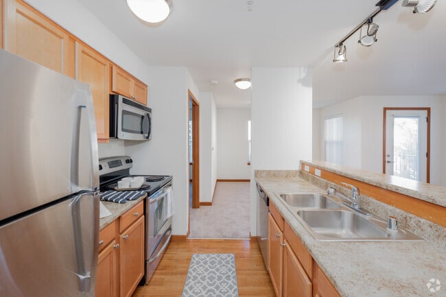 2BR, 1BA - 740SF - Kitchen - Viewpoint Apartment