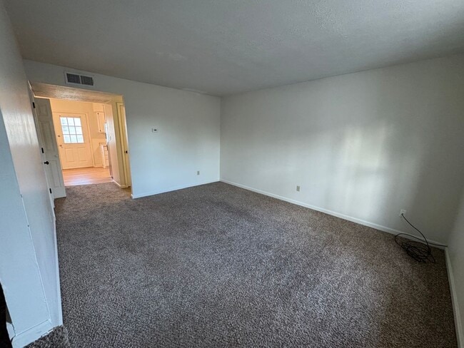 Building Photo - 107 Grogan Cir