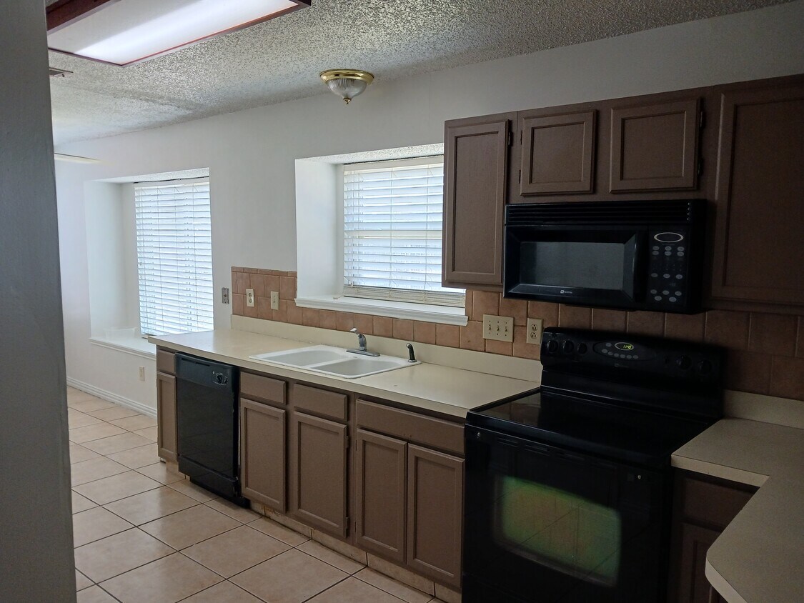 Foto del edificio - 900 Old Barn Ln