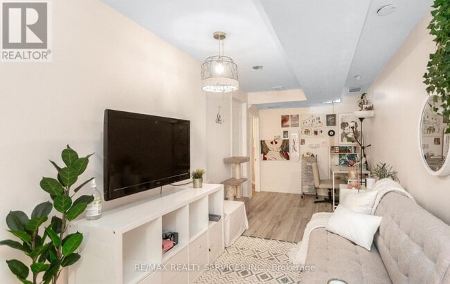 Building Photo - 4161 Goldenrod Crescent