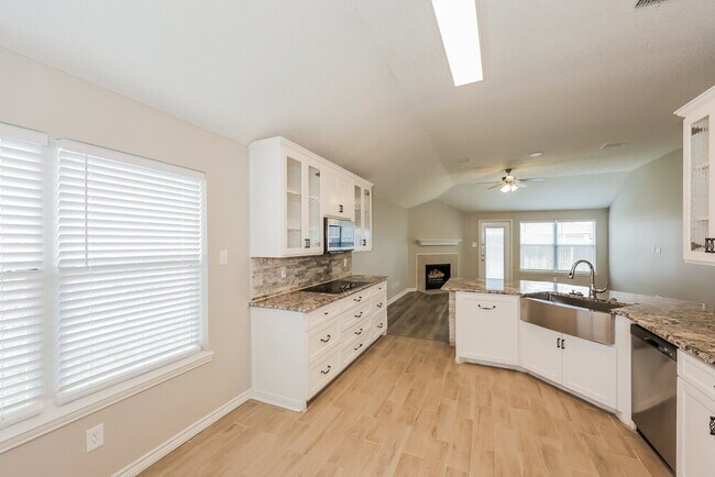 Building Photo - 10809 Briaroaks Dr