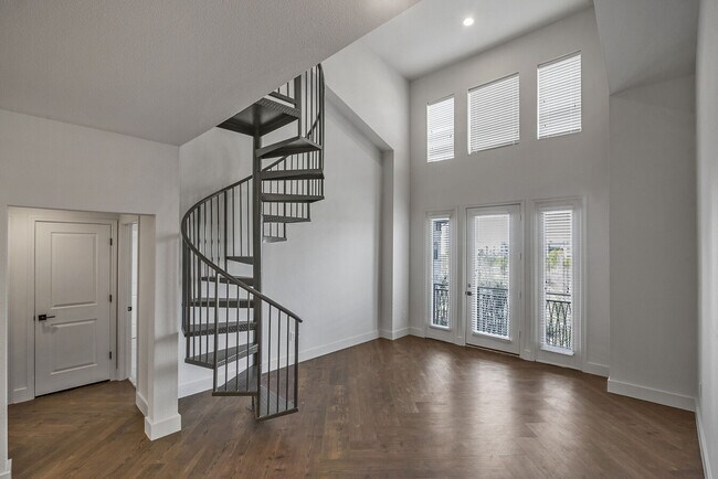 Foto del edificio - Now Leasing – Enjoy 2 Weeks Free Rent