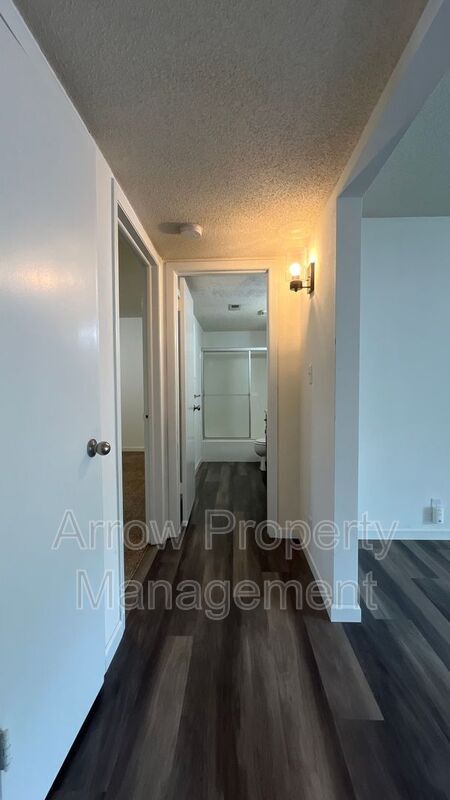 Building Photo - 424 N 4th St