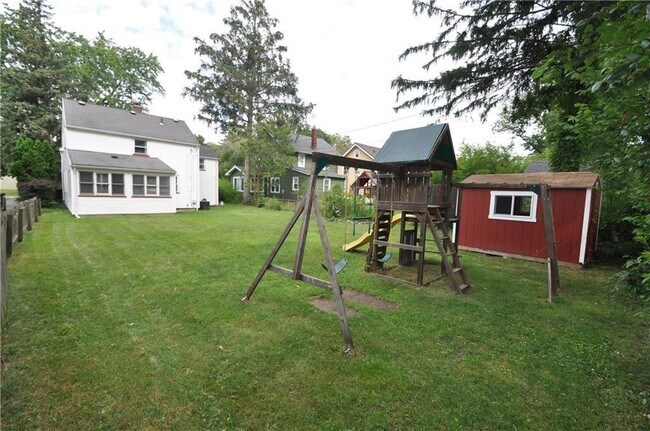 Building Photo - 285 Glen Ellyn Way