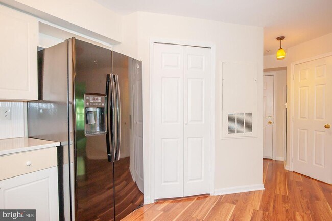 Foto del edificio - 5958 Founders Hill Dr
