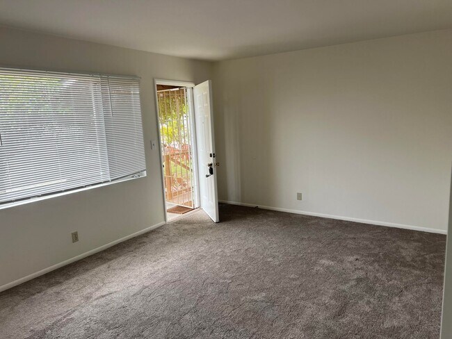 Foto del edificio - Ash Ave.