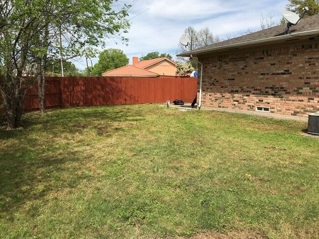 Building Photo - Richardson 2 Bedroom 2 Bathroom and 1 Car ...