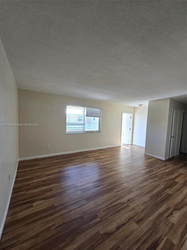 Foto del edificio - 7861 Johnson St