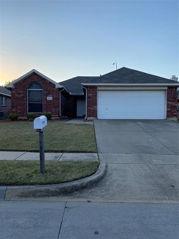 Foto del edificio - 8025 Adcock Ct