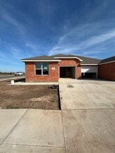 Building Photo - 3073 Glennster St