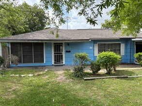 Building Photo - 5914 Ridgeway Dr
