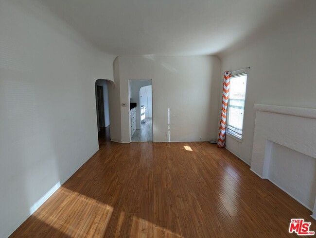 Building Photo - 1366 S Mansfield Ave