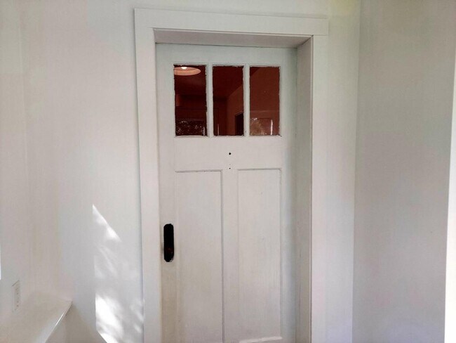 Building Photo - 12 Lockley Ave