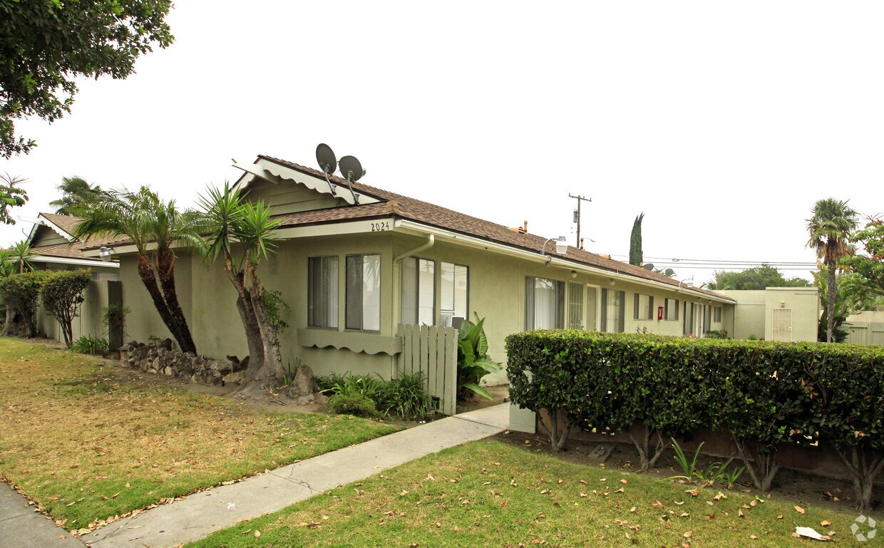 Primary Photo - 2024 E La Palma Ave