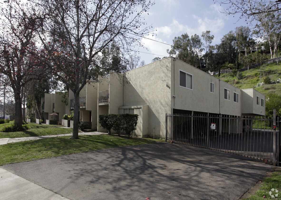 Building Photo - Casa Reynard