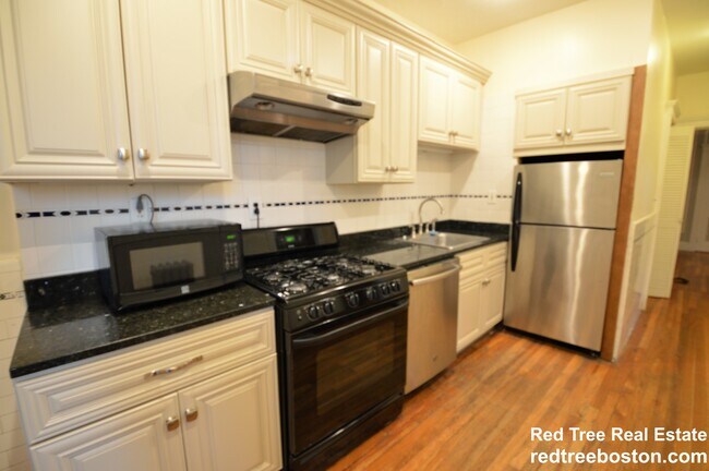 Building Photo - 31 Gibbs St