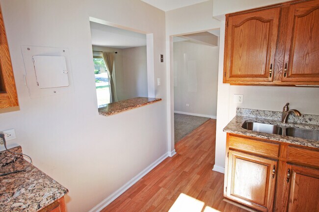 Building Photo - 659 E Fullerton Ave