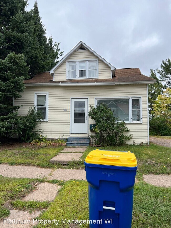 Building Photo - 3 br, 1 bath House - 211 East St