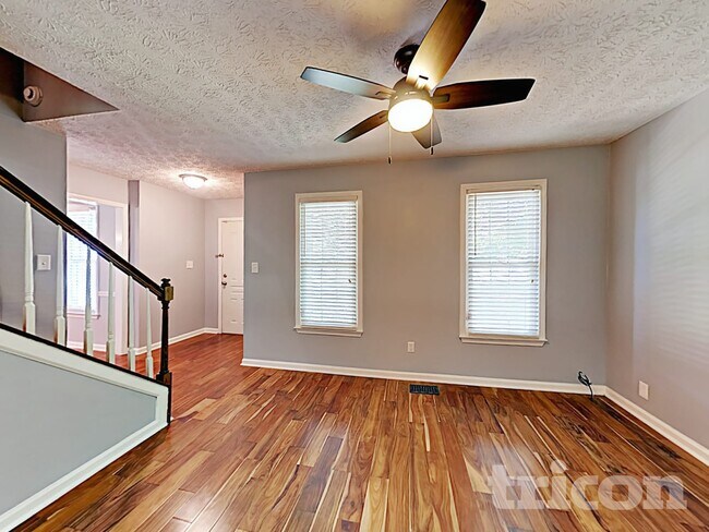 Building Photo - 125 N Oakland Cir