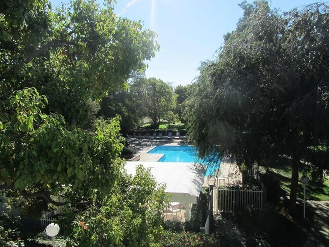 Foto del edificio - 3580 Birchwood Terrace
