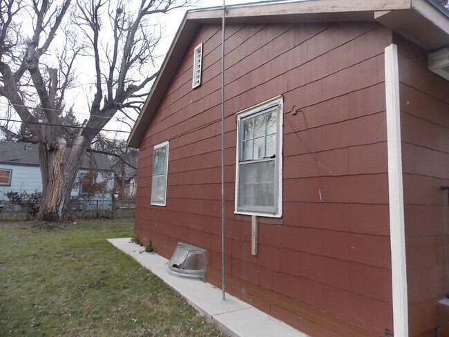 Building Photo - 4382 E Wilma St