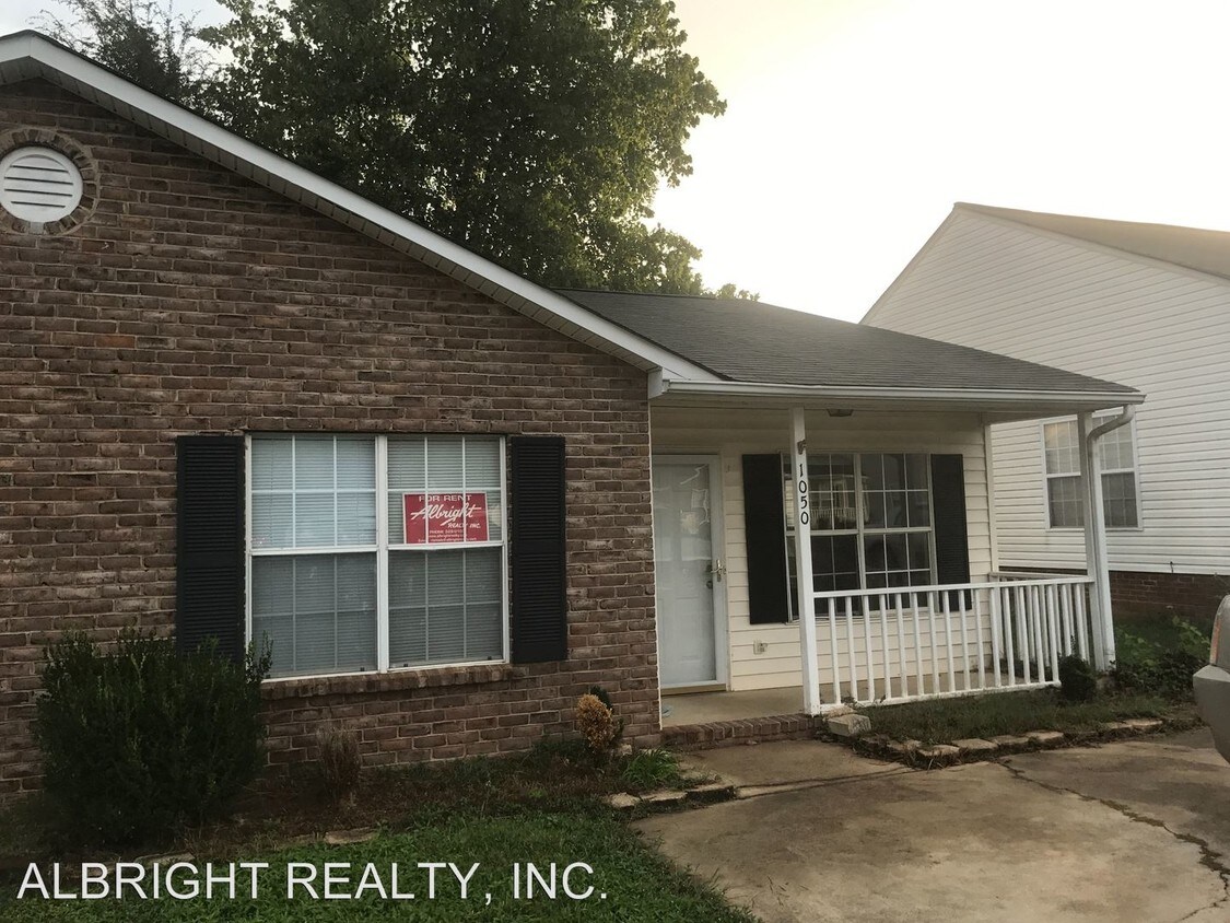 Foto principal - 2 br, 2 bath House - 1050 CHERRY MEADOWS LANE