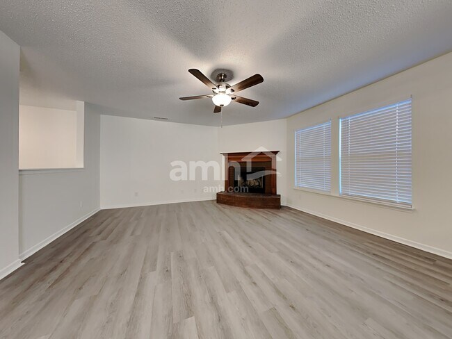 Foto del edificio - 6451 Eastern Range Rd