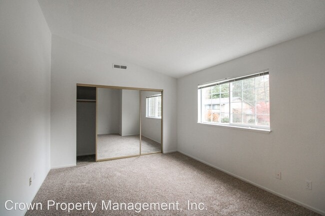 Building Photo - 2 br, 2.5 bath House - 2365 Crestview Dr S