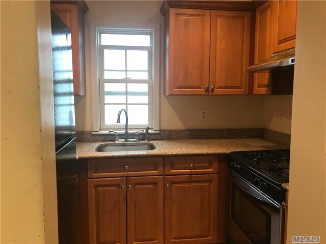 Foto del edificio - 121-24-121-28 8th Ave