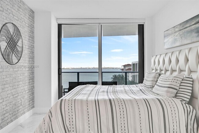 Foto del edificio - 460 NE 28th St