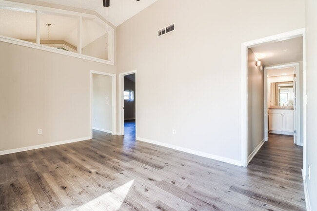 Foto del edificio - 154 Chelsea Ct