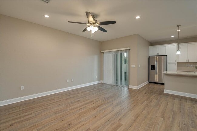 Building Photo - 1057 OAK HAMMOCK Dr