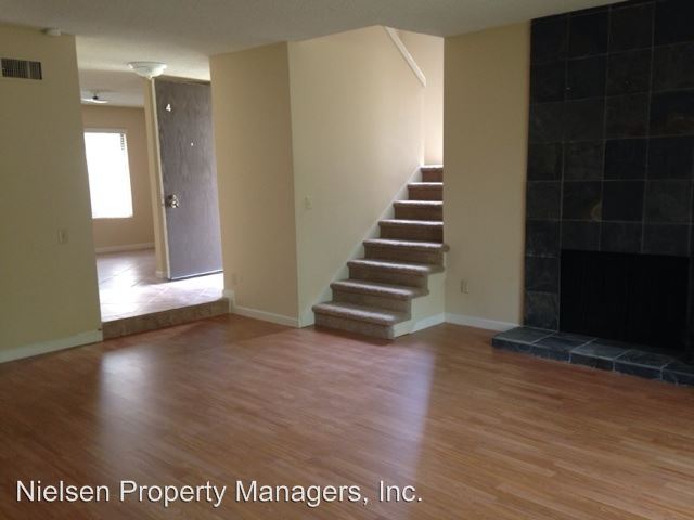 Building Photo - 878 Woodside Ln E