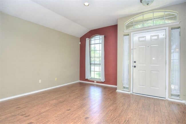 Building Photo - 17820 Park Valley Dr