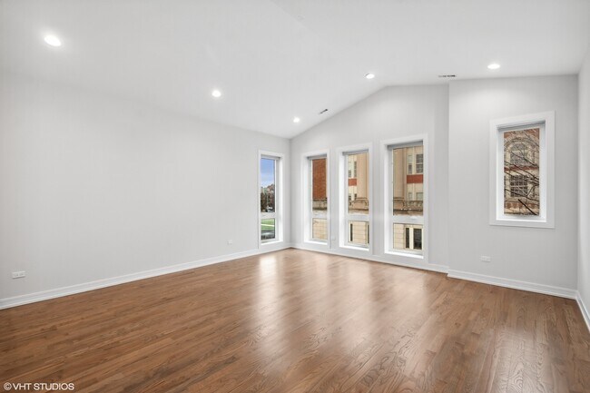Foto del edificio - 2246 W Jackson Blvd