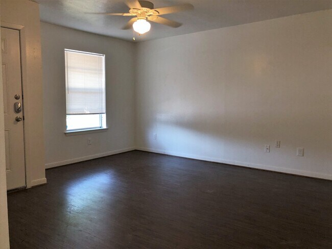 Foto del edificio - Updated 2/2 Duplex | Boonville Rd | Pets Welcome