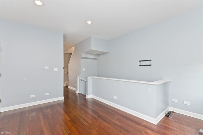 Building Photo - 2 br, 2.5 bath Townhome - 1332 N Burling St