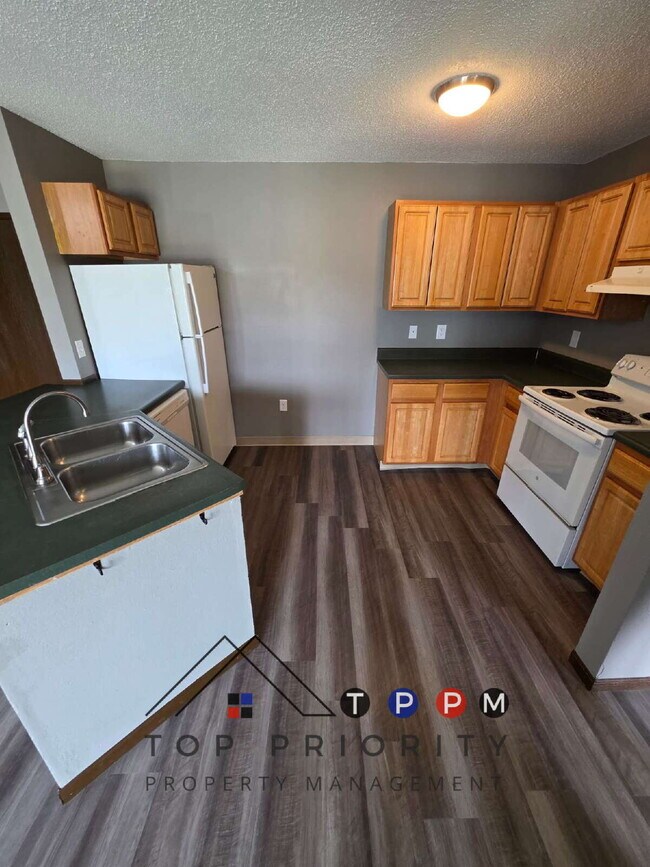 Foto del edificio - 3 Bedroom | 2 Bathroom Unit Available RIGH...