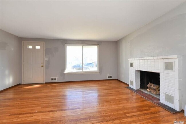 Building Photo - 41 Marwood Rd N