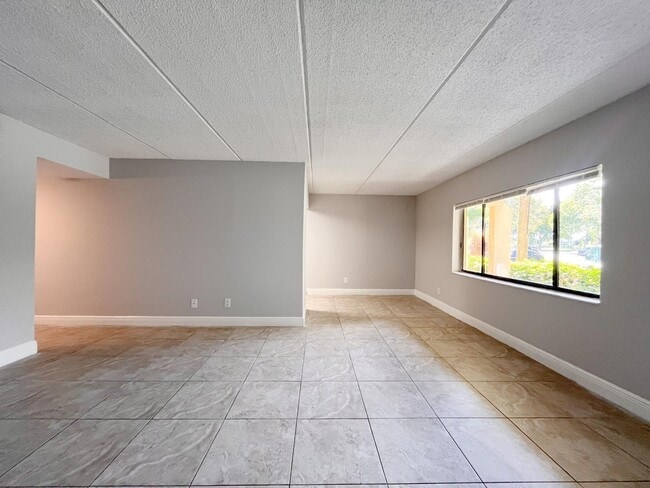 Building Photo - 1106 Meadows Cir