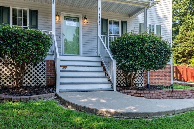 Foto del edificio - Beautiful 2-Story Home with Florida Room, ...