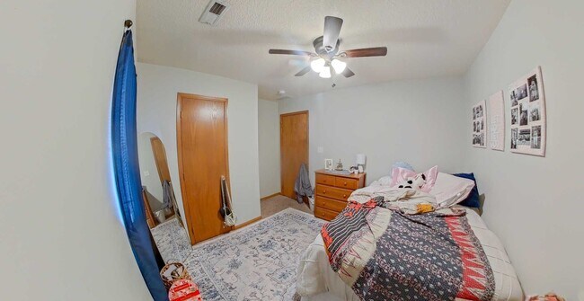 Foto del edificio - Pet Friendly + Washer & Dryer Included + Off-Street Parking! Available August 1st!