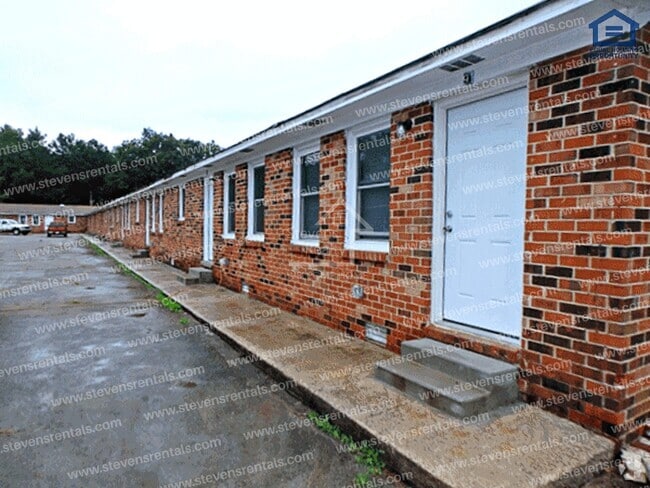 Building Photo - 500 Skyline Dr