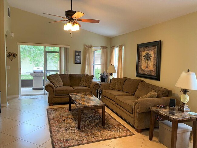 Foto del edificio - 384 Grand Canal Dr